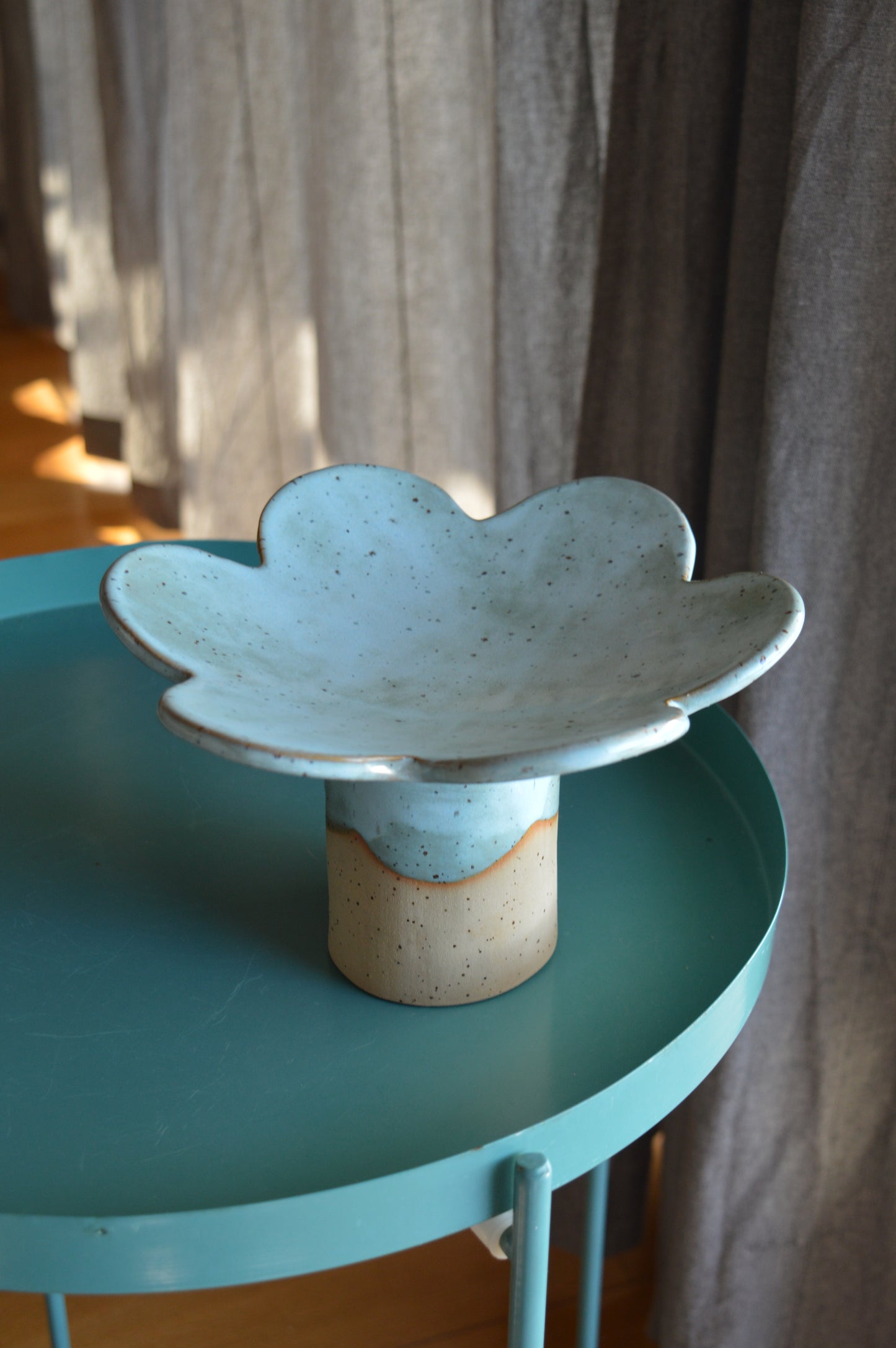 Pedestal bowl