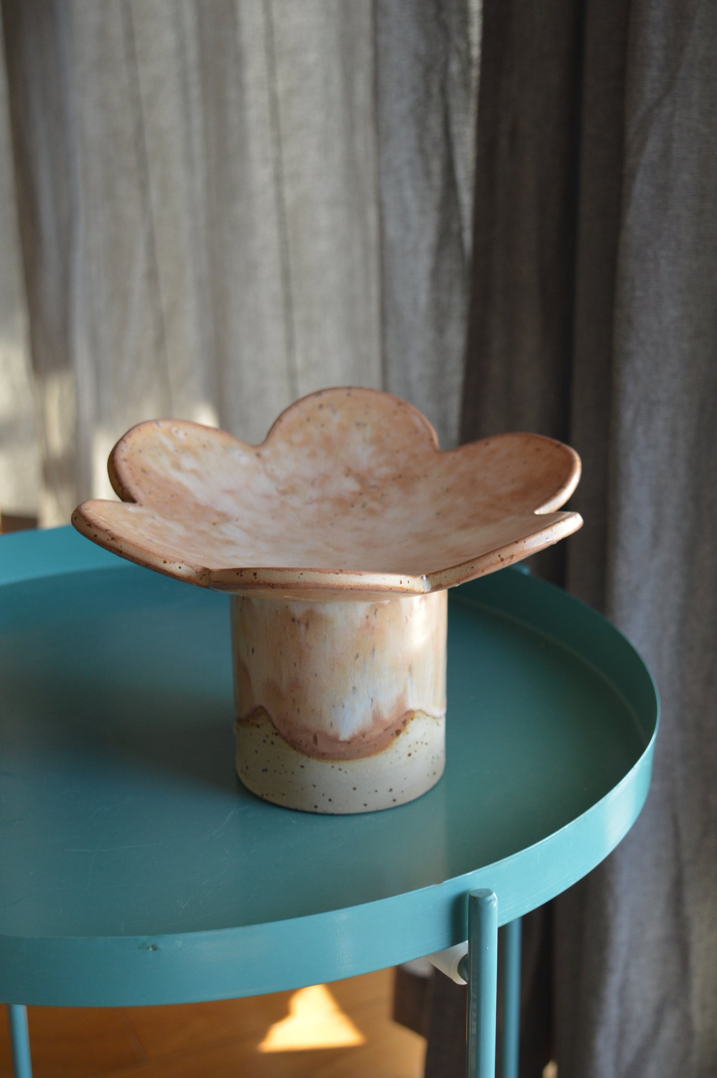 Pedestal bowl