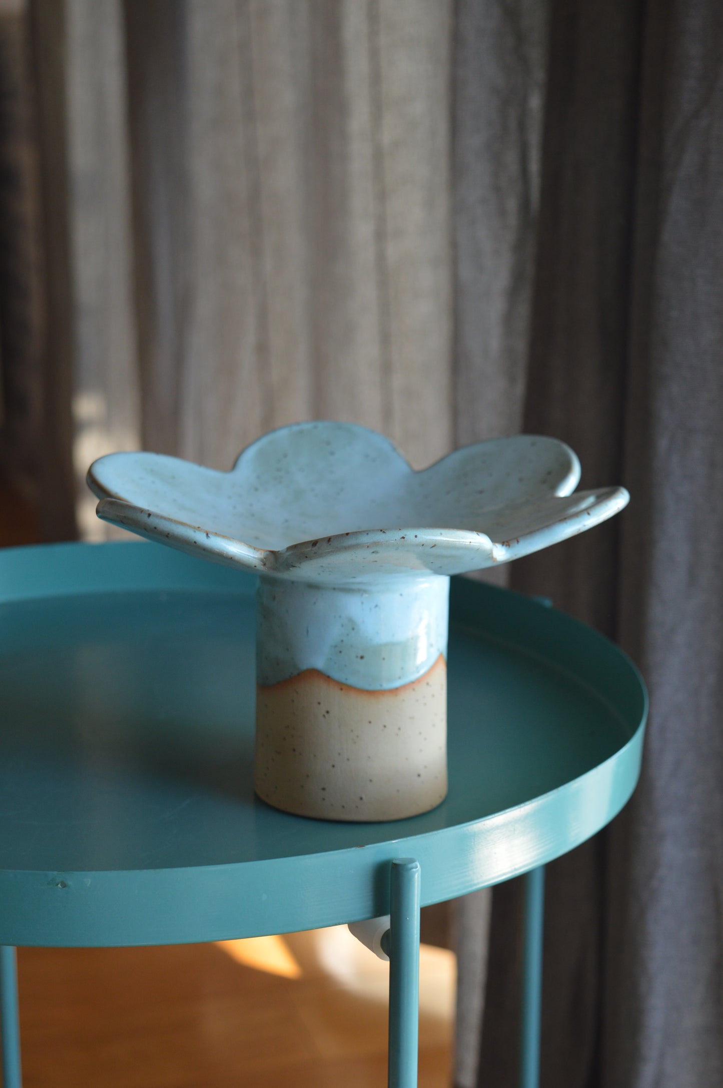Pedestal bowl