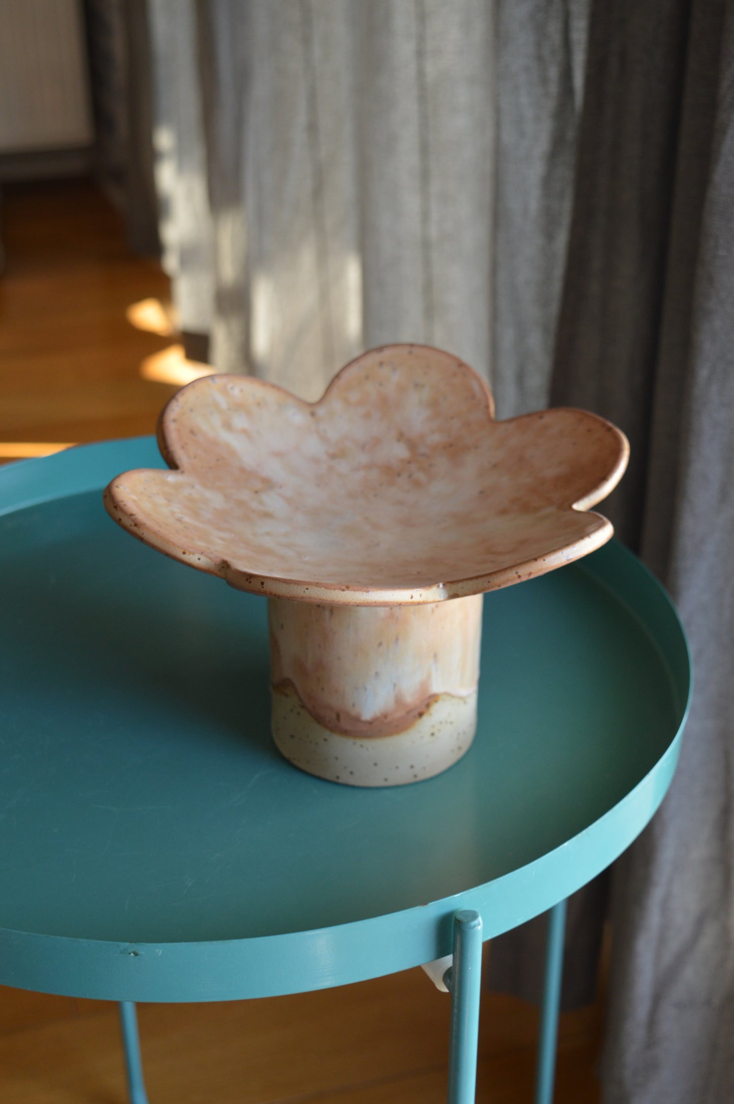 Pedestal bowl