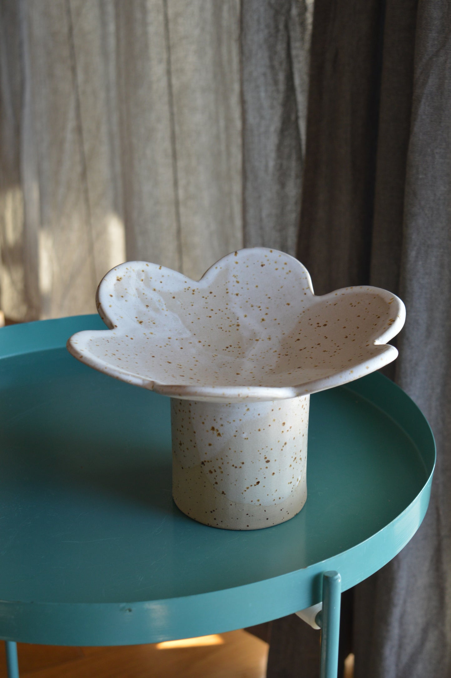 Pedestal bowl