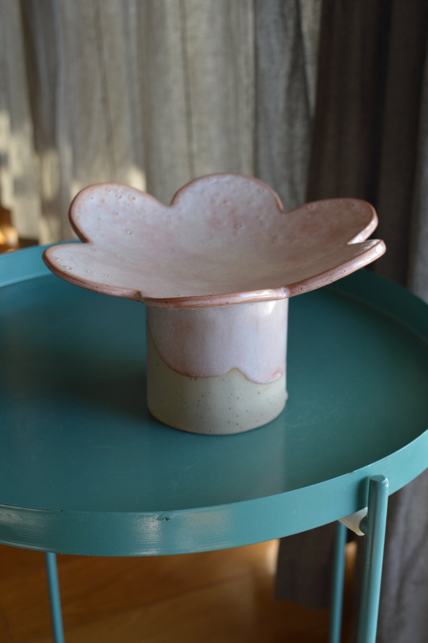 Pedestal bowl